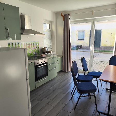 Erdgeschoss Wohnung Nahe Flughafen Вена Экстерьер фото