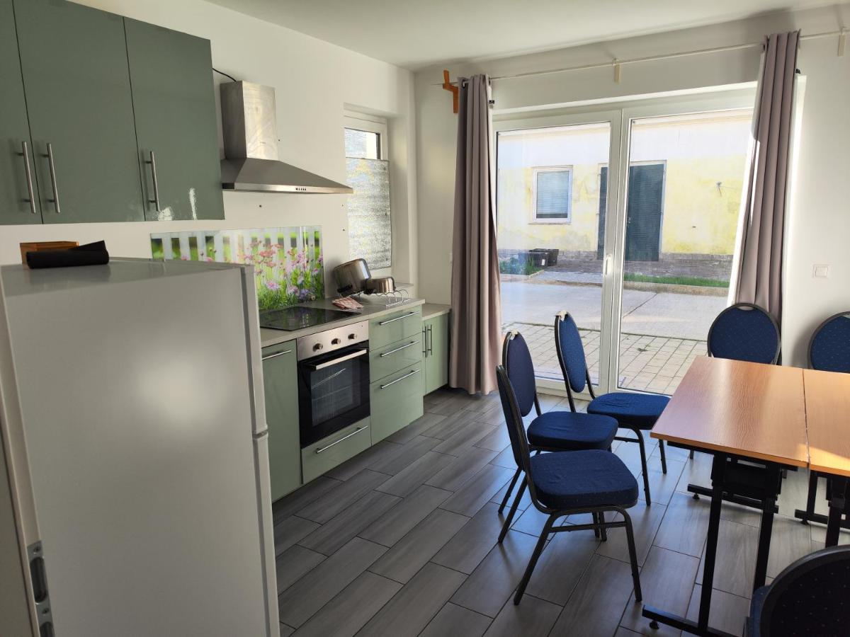 Erdgeschoss Wohnung Nahe Flughafen Вена Экстерьер фото