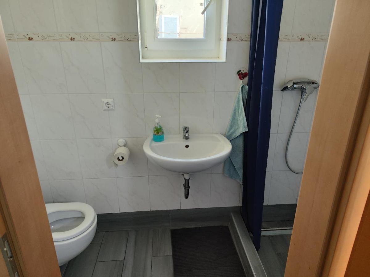 Erdgeschoss Wohnung Nahe Flughafen Вена Экстерьер фото