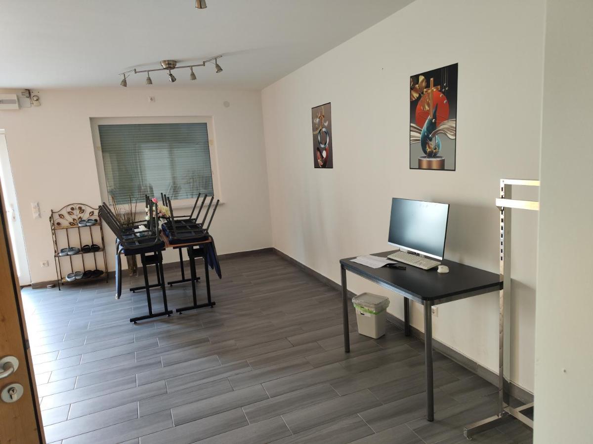 Erdgeschoss Wohnung Nahe Flughafen Вена Экстерьер фото