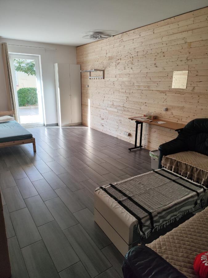 Erdgeschoss Wohnung Nahe Flughafen Вена Экстерьер фото