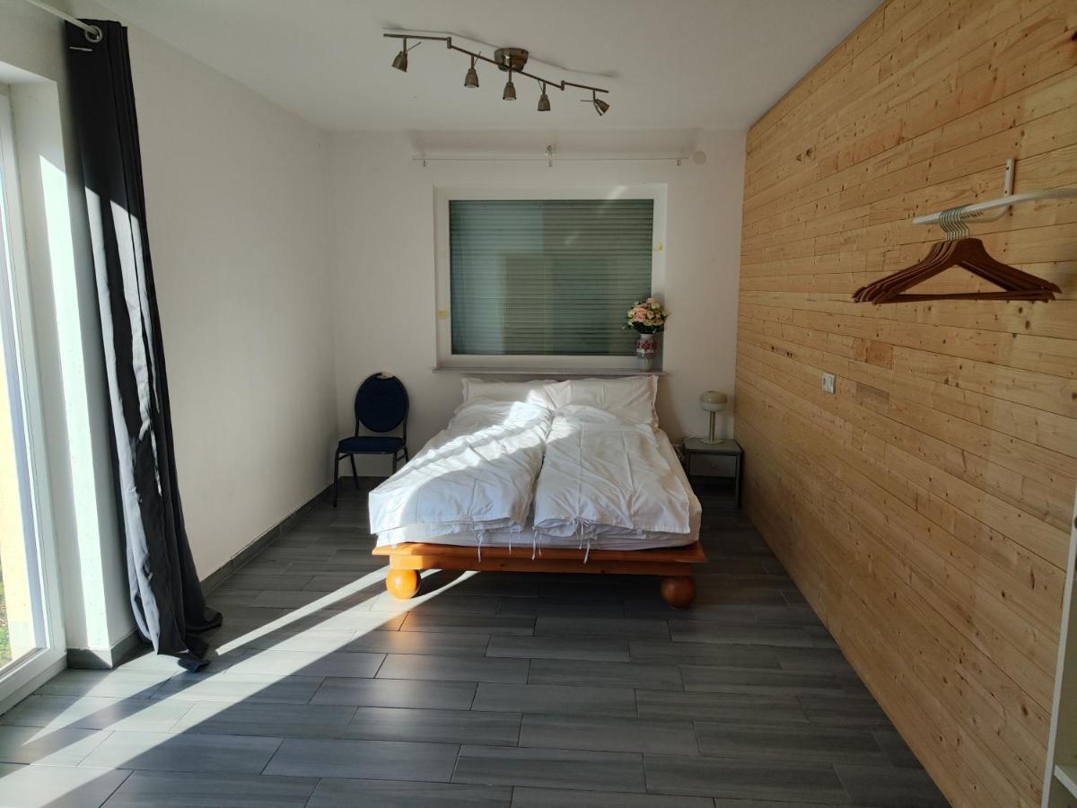 Erdgeschoss Wohnung Nahe Flughafen Вена Экстерьер фото