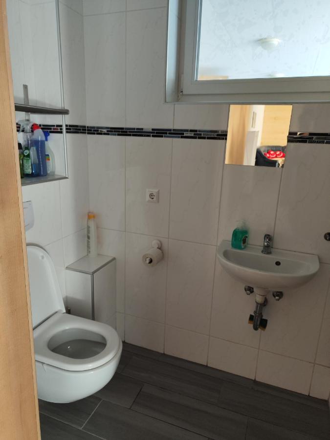 Erdgeschoss Wohnung Nahe Flughafen Вена Экстерьер фото